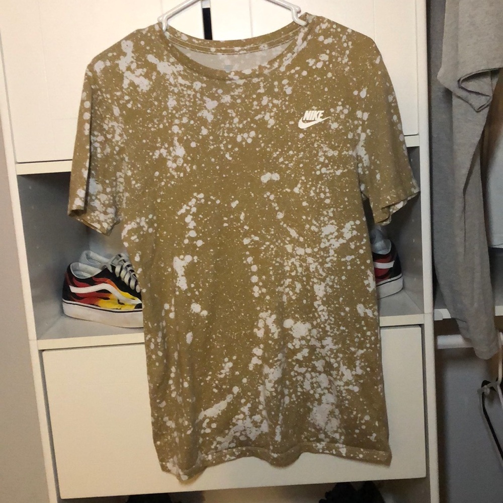 Khaki Nike tee
